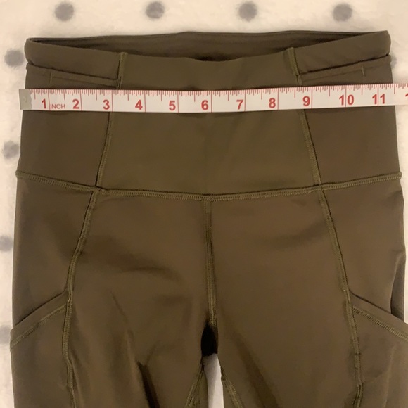 Lululemon Awesome green Capri Leggings - Picture 2 of 11